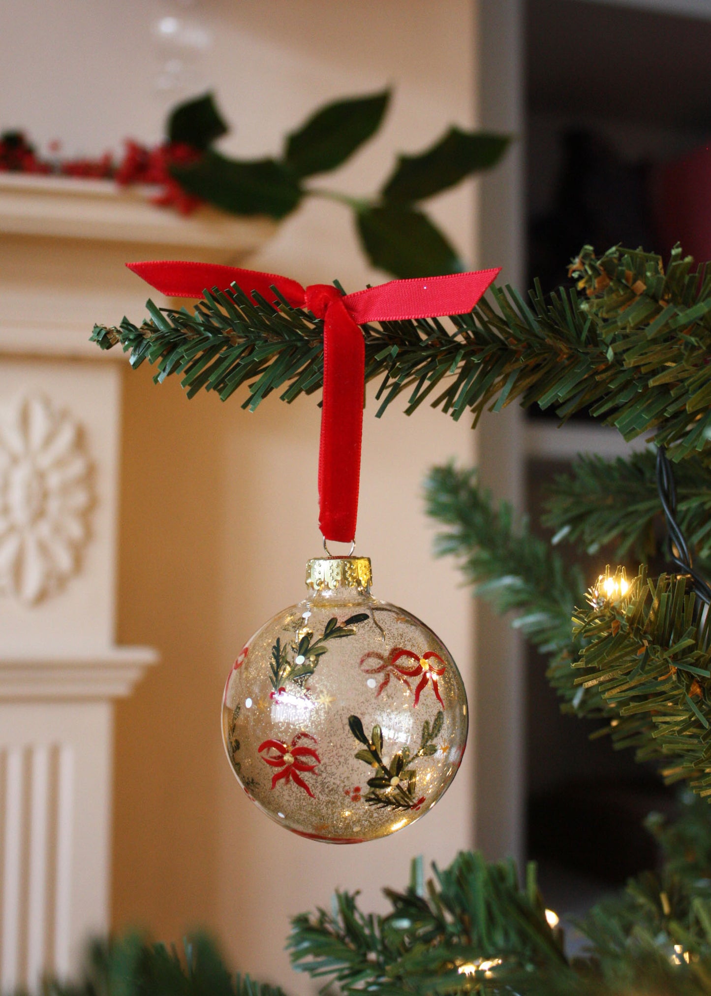 Velvet bow glass bauble