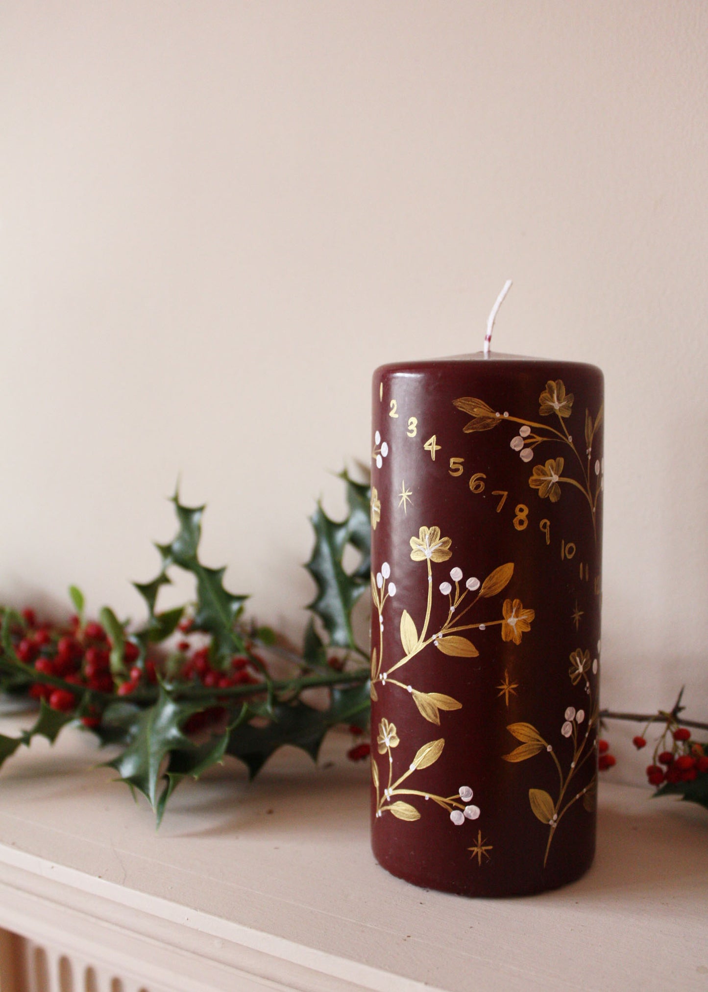 Golden garland pillar advent candle