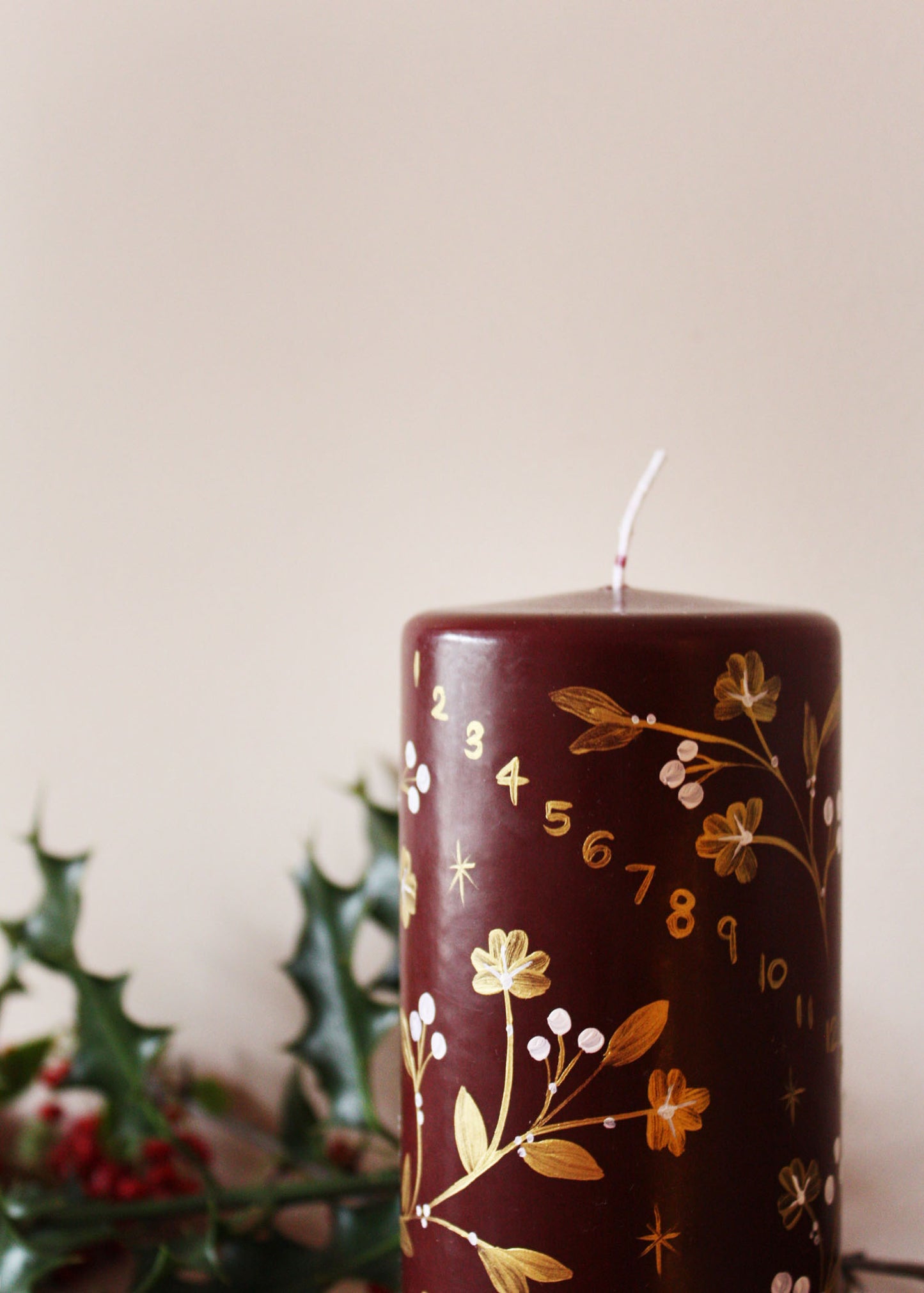 Golden garland pillar advent candle