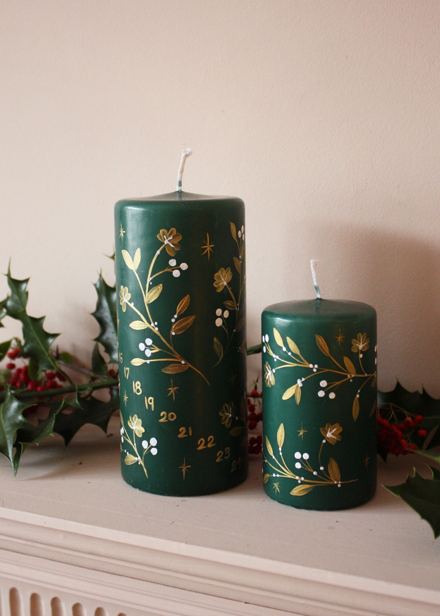 Golden garland pillar advent candle